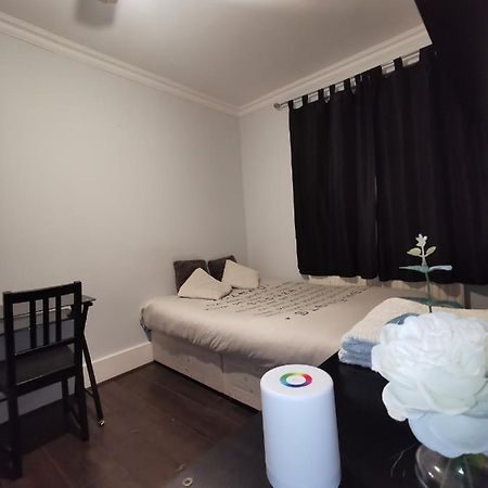 Neat Double Room Londýn Exteriér fotografie