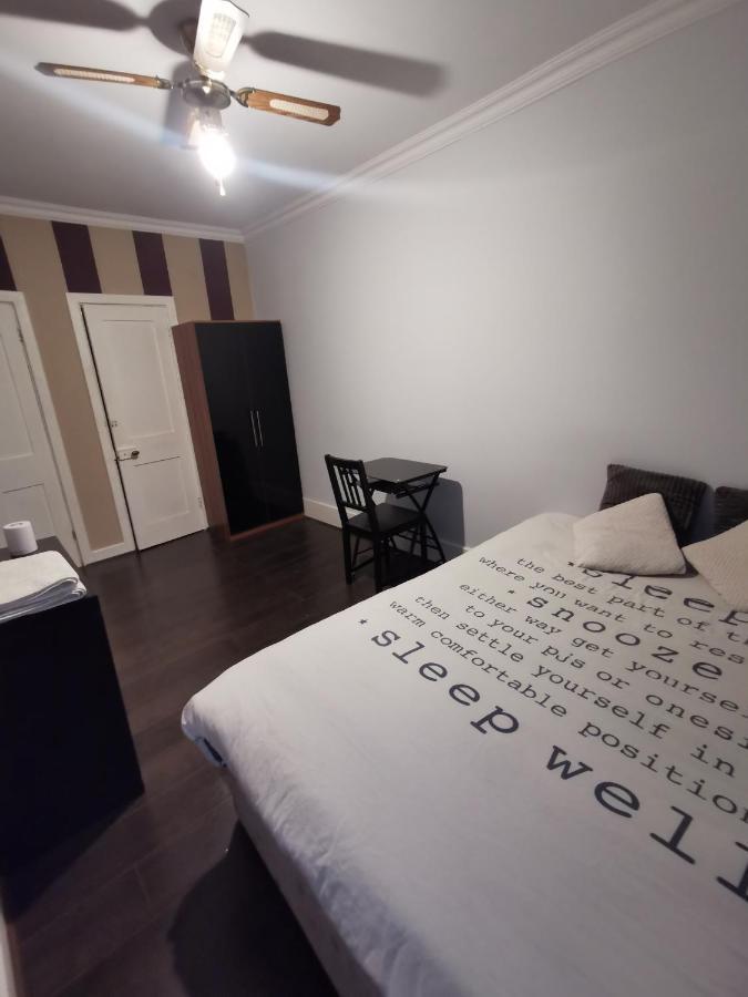Neat Double Room Londýn Exteriér fotografie
